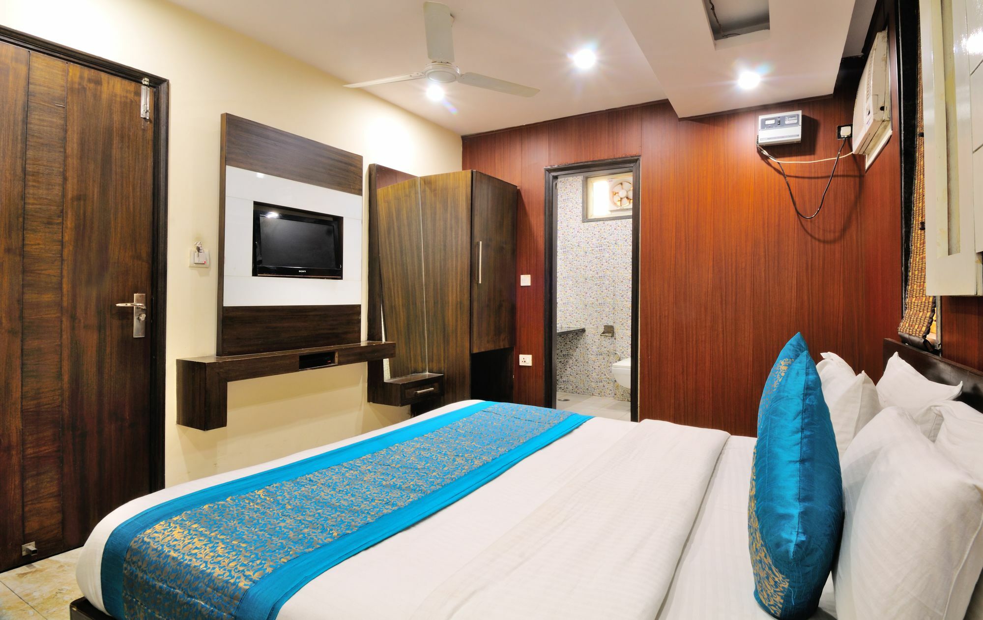 Hotel Gold Star Inn - Paharganj Új-Delhi Kültér fotó